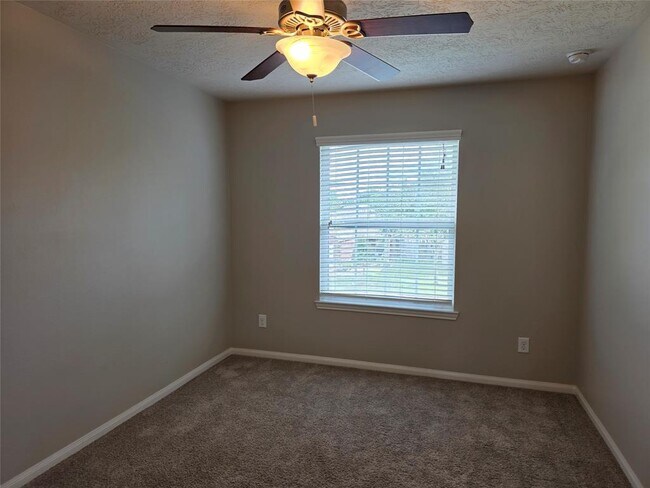 Building Photo - 10910 Brittan Leaf Ln