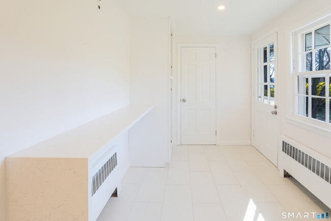 Building Photo - 105 Hyde Rd