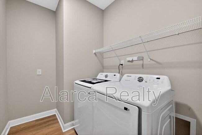 Building Photo - 8723 Whistlers Chase Dr