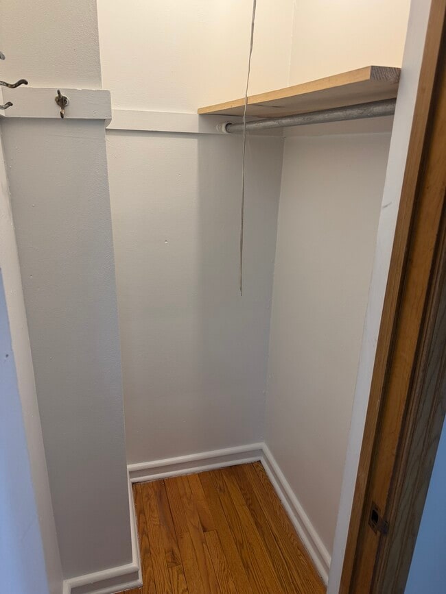 Building Photo - 6643 W Lisbon Ave