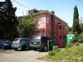 Building Photo - 2642 College Ave