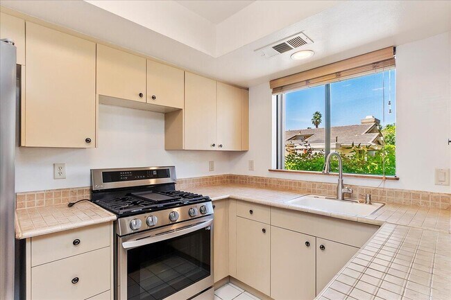 Building Photo - 46638 Arapahoe Ln