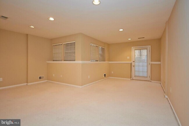 Building Photo - 1426 Park Garden Ln