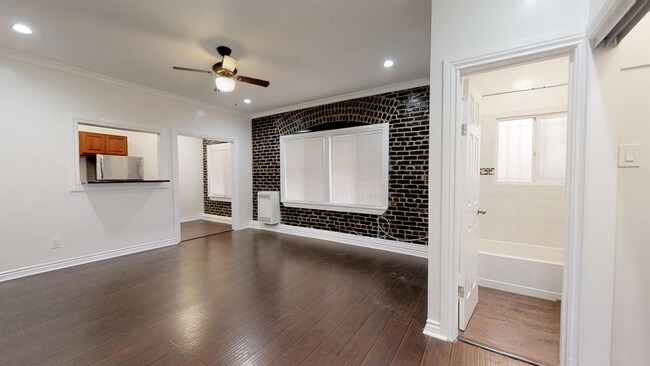 Building Photo - 738 S New Hampshire Ave