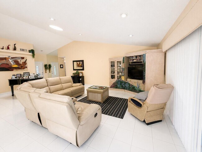 Building Photo - 7758 Cloverfield Cir