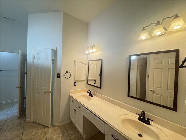 Building Photo - 210 Rolling Plains Dr