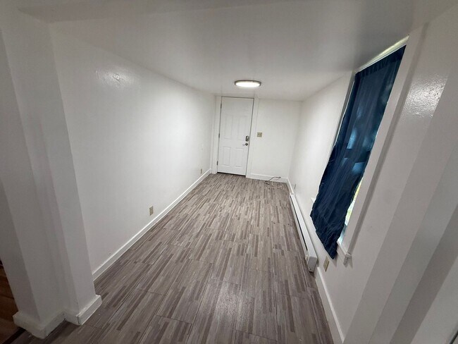 Building Photo - 165 Pleasant St