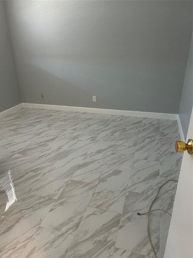 Building Photo - 31 Abbey Ln