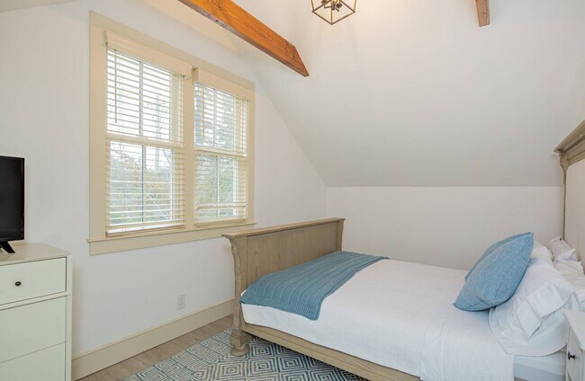 Building Photo - 3 Parsons Close