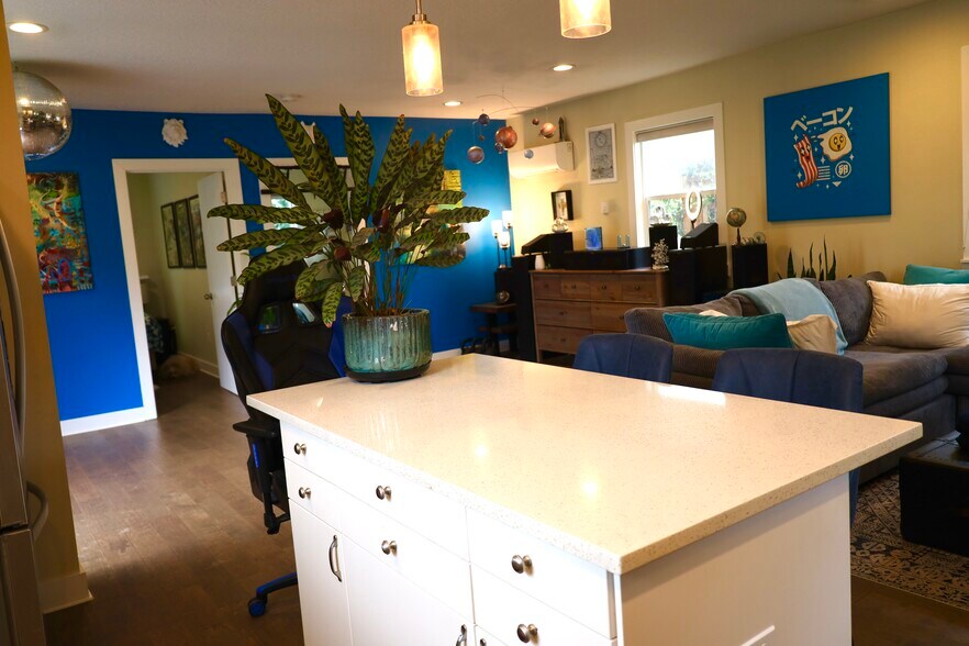 Building Photo - 712 SE 42nd Ave