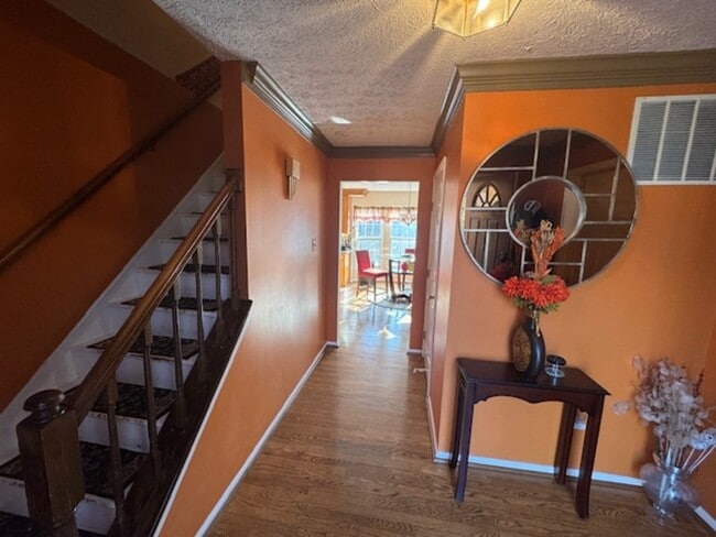 Building Photo - 8310 Chestnut Farm Ln