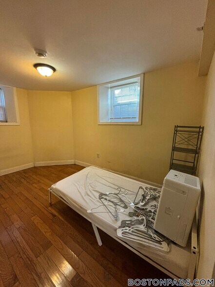 Building Photo - 154 Magazine St