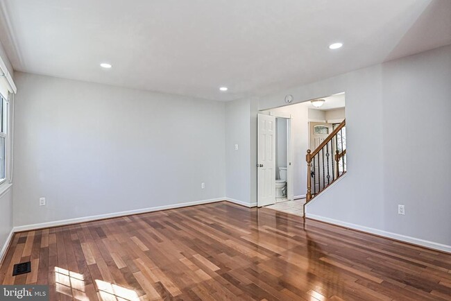 Building Photo - 9929 Hemlock Woods Ln