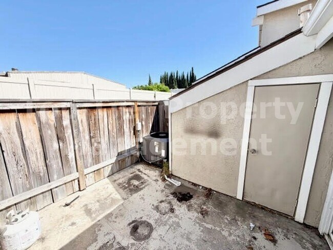 Building Photo - Beautiful 2 Bd/2 Ba 932 sf Condo in Oceanside available April 28th for Lease!