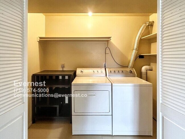 Building Photo - Spacious 4-Bedroom Home with Modern Comfor...