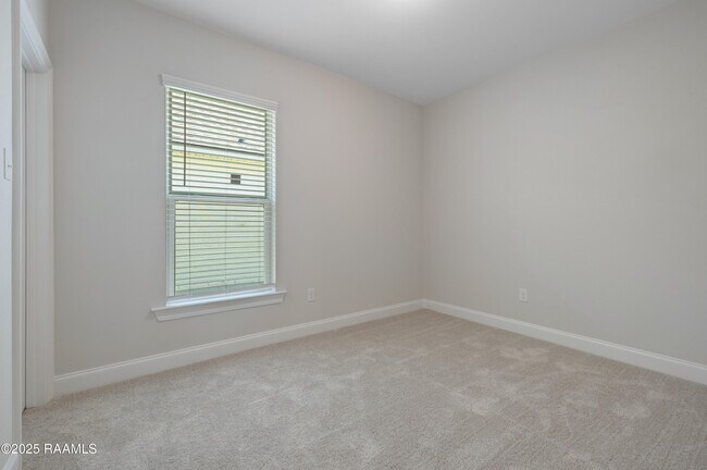 Building Photo - 113 Star Ln