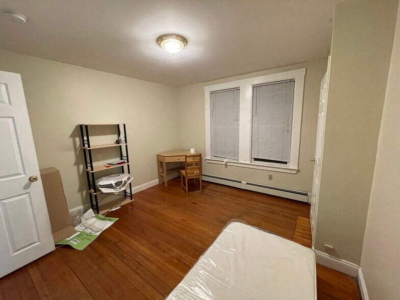 Building Photo - 63 Pleasant St