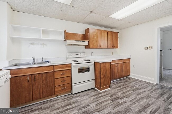 Building Photo - 815 N Maple Ave