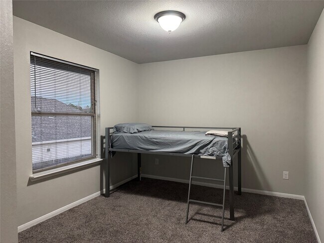 Building Photo - 10435 Moraine Lake Dr