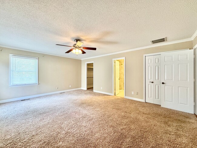 Building Photo - Spacious 3 Bedroom with Backyard Pool