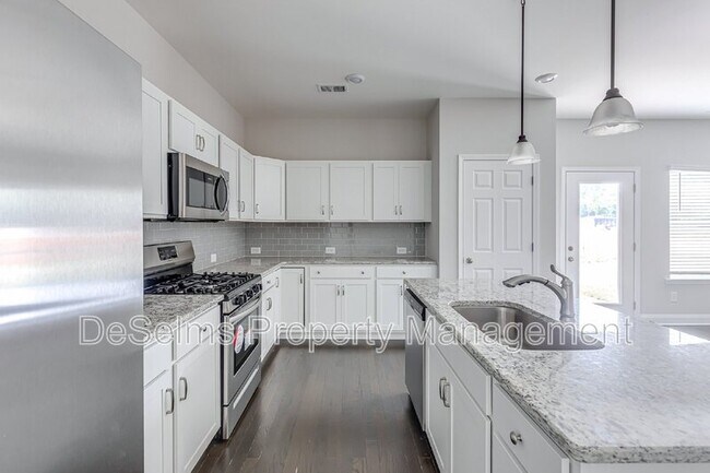 Building Photo - 107 Crabourne Dr