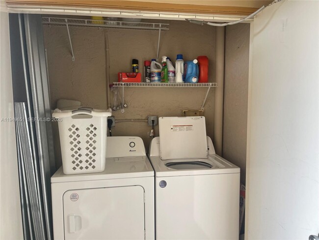 Building Photo - 160 SW 117th Terrace