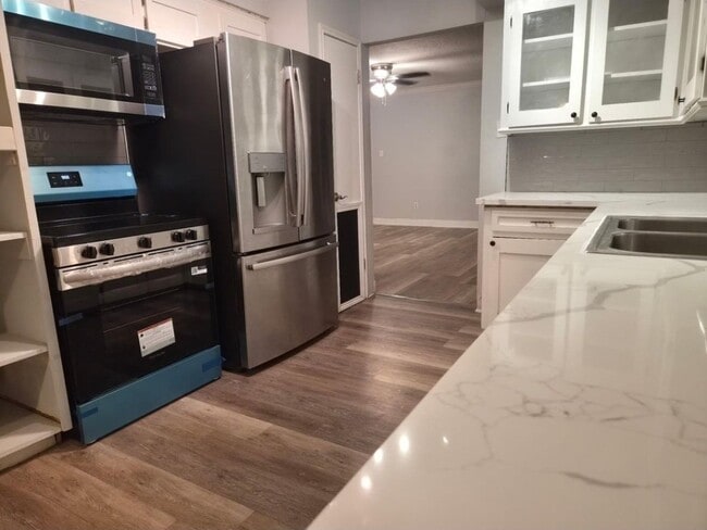 Building Photo - 1918 Crystal Springs Dr