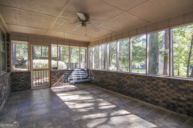 Building Photo - 125 Surrey Pl