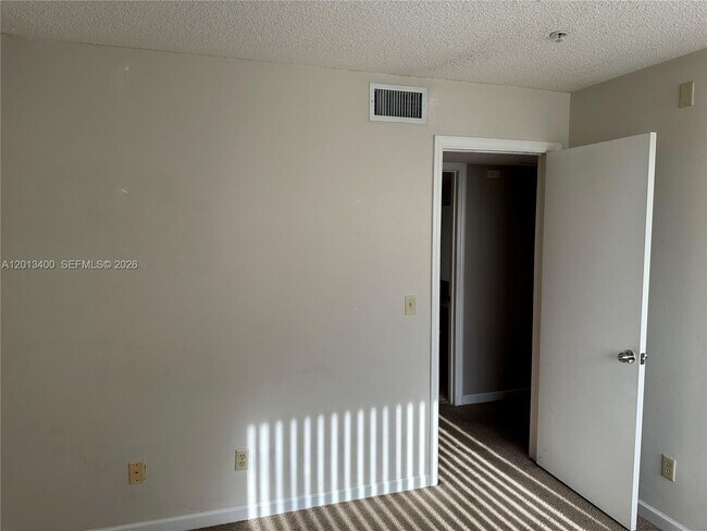 Building Photo - 9905 Westwood Dr