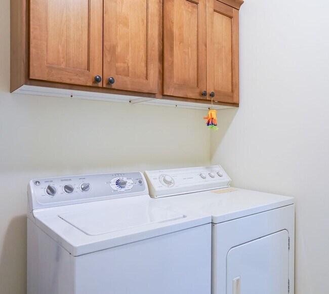 Building Photo - Beautiful Dover Bay Home - Rent reduced to...