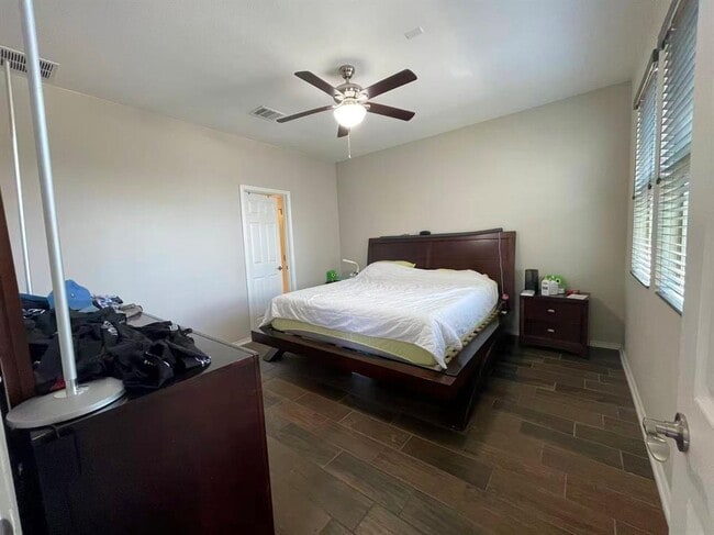 Building Photo - 15200 Wallaby Wy