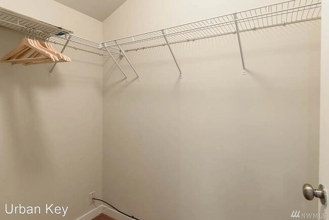 Building Photo - 511 21st Ave