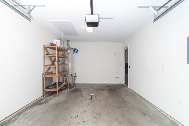 Building Photo - 385 Hawthorne Oaks Way
