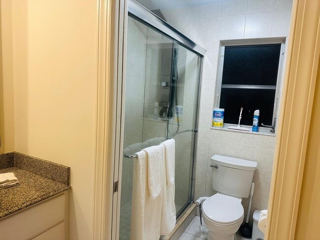 Building Photo - 1337 Center Ln