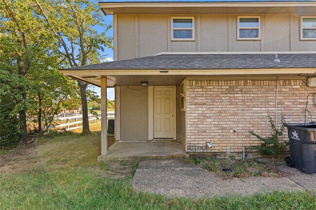 Building Photo - 6925 Calendar Rd