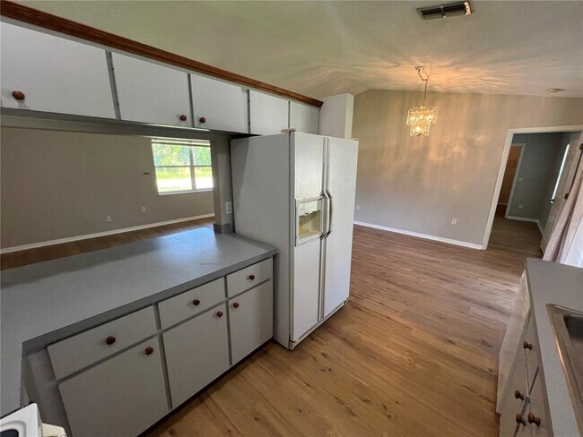 Building Photo - 2426 Seagull Ln