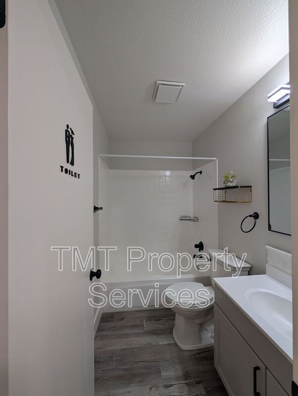 Building Photo - 4068 Weymouth Ln