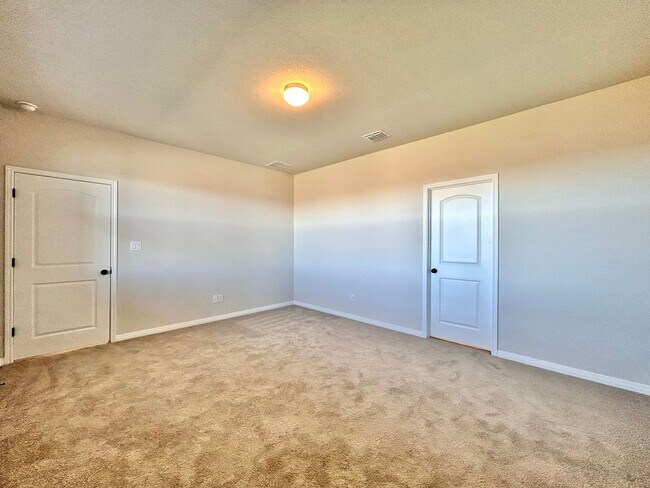 Building Photo - Spacious Modern 4/BR 3/BA Home with Stunning Features!