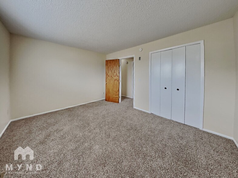 Building Photo - 9894 W Polk Pl