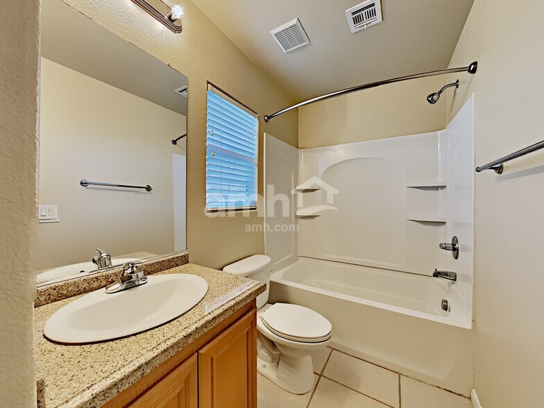 Building Photo - 1160 Paradise Safari Dr