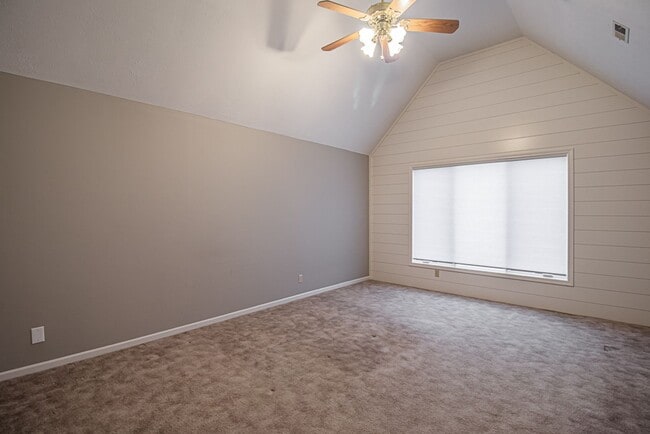 Building Photo - Stunning 4 Bedroom / 2.5 Bathroom Home | P...