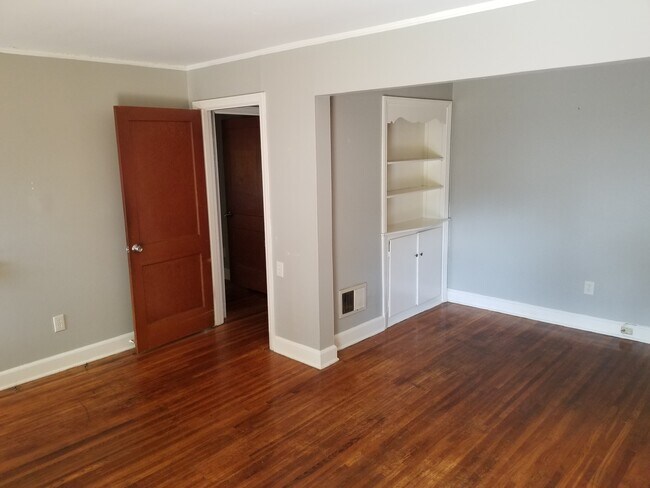 Building Photo - 38 S Bingham St