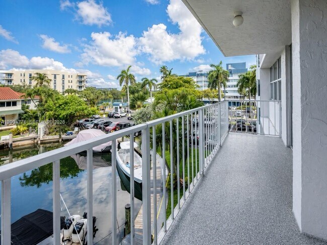 Building Photo - 16565 NE 26th Ave