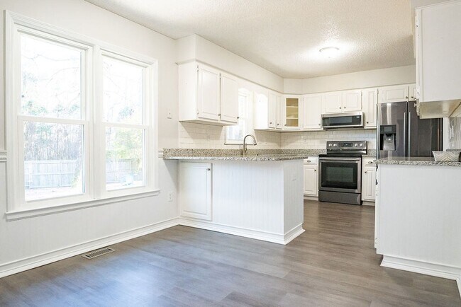 Building Photo - Spacious 3BR on Oversized Fenced Lot | GREAT PRICE!