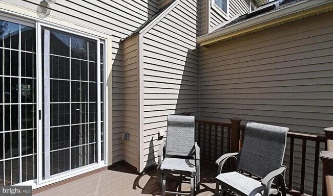 Building Photo - 235 Pinecrest Ln