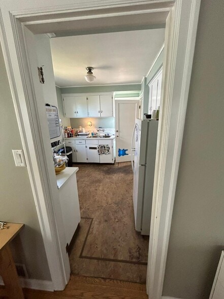 Kitchen - 430 Jason Ave N