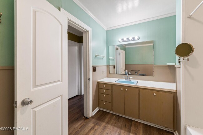 Building Photo - 416 W St Paul St