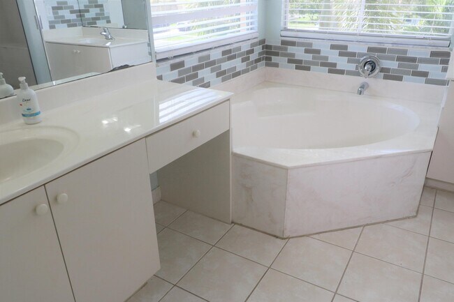 Building Photo - 708 Perdido Heights Dr