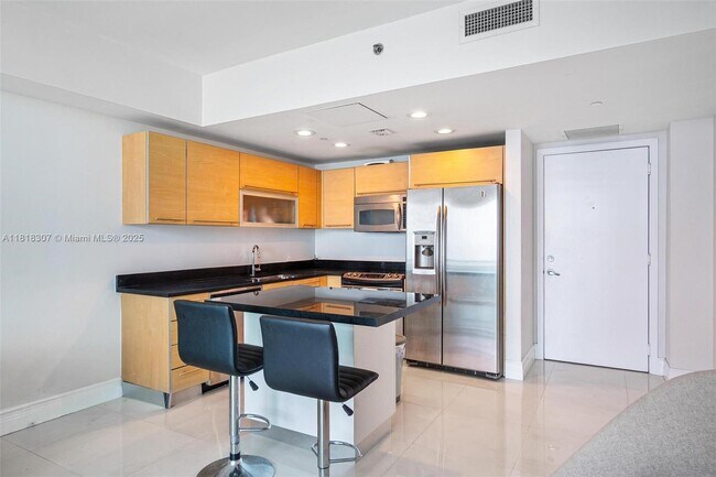 Building Photo - 951 Brickell Ave