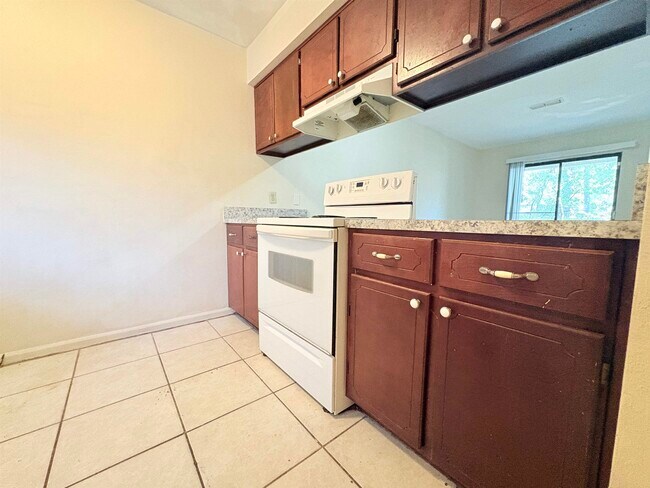 Building Photo - 1864 Sylvan Ct